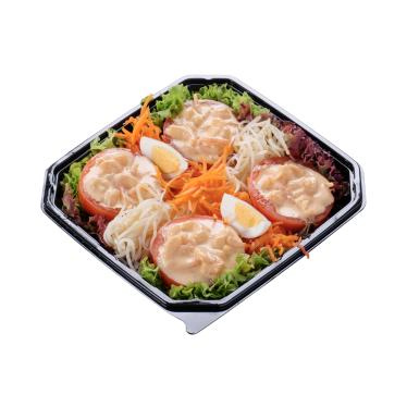 Krabbencocktail in Tomaten mit Rohkost